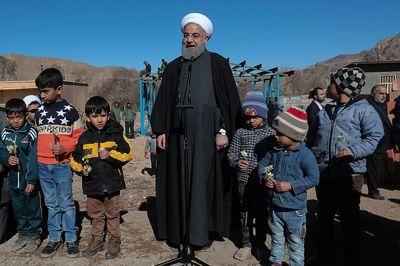 بازدید روحانی از وضعیت زلزله زدگان کرمان