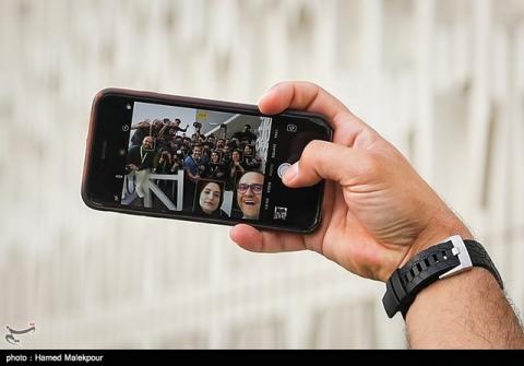 سلفی رامبد جوان و نگار جواهریان در جشنواره جهانی فجر