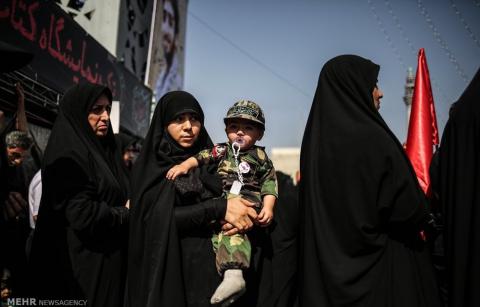 همسر و فرزند شهید حججی در مراسم تشییع +عکس