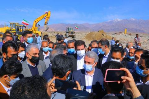 مردم منطقه را در معدن سهامدار و شریک میکنیم