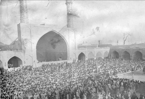 نماز جماعت در دوره قاجار(عکس)