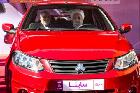 خودرویی که روحانی سوار شد (عکس)
