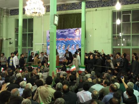 احمدی نژاد: خاک بر سر سیاستمداری که از راه دور دستور می دهد