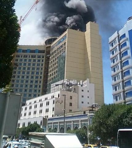 آتش به جان هتل 20 طبقه مشهد افتاد+عکس