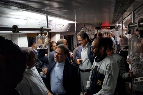 تصویری از متروسواری شهردارتهران