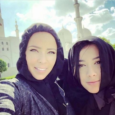 حجاب جالب همسران بازیکنان رئال مادرید در مسجد+عکس