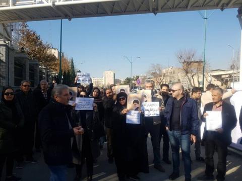 تجمع دوباره مشتریان رامکخودرو و نگینخودرو مقابل مجلس