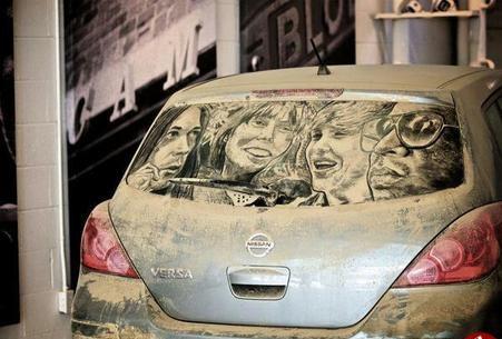هنرمندی روی شیشه خودرو