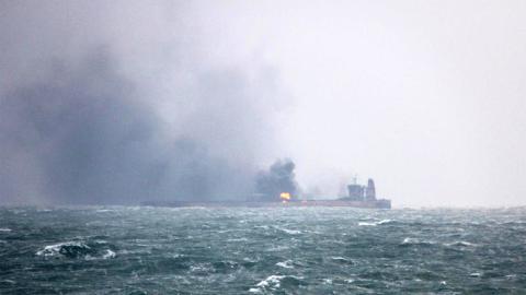 ۲ سناریوی جدید از علت حادثه نفتکش ایرانی