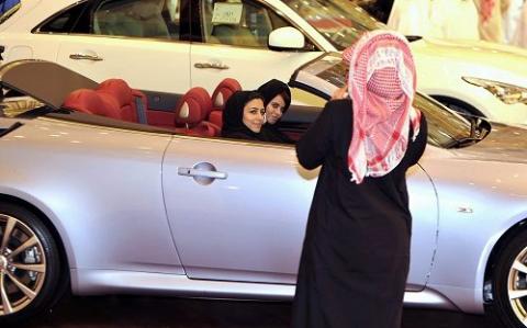 رقابت خودروهای لوکس بین زنان عربستانی +عکس