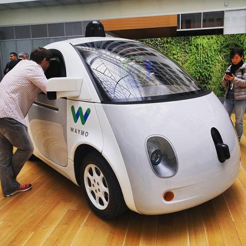 گوگل: خودروهاي بدون راننده فعلا روياست!
